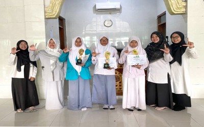 Penyerahan Hadiah Lomba Menulis Tingkat Santri