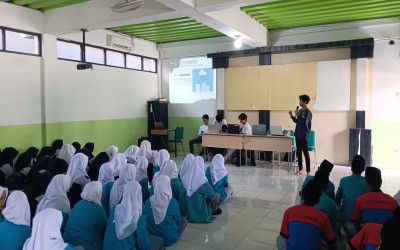 Pelatihan Cloud Computing AWS Technology, Robotika, AI, dan IoT untuk Santri TKJ SMK Al-Fathimiyah